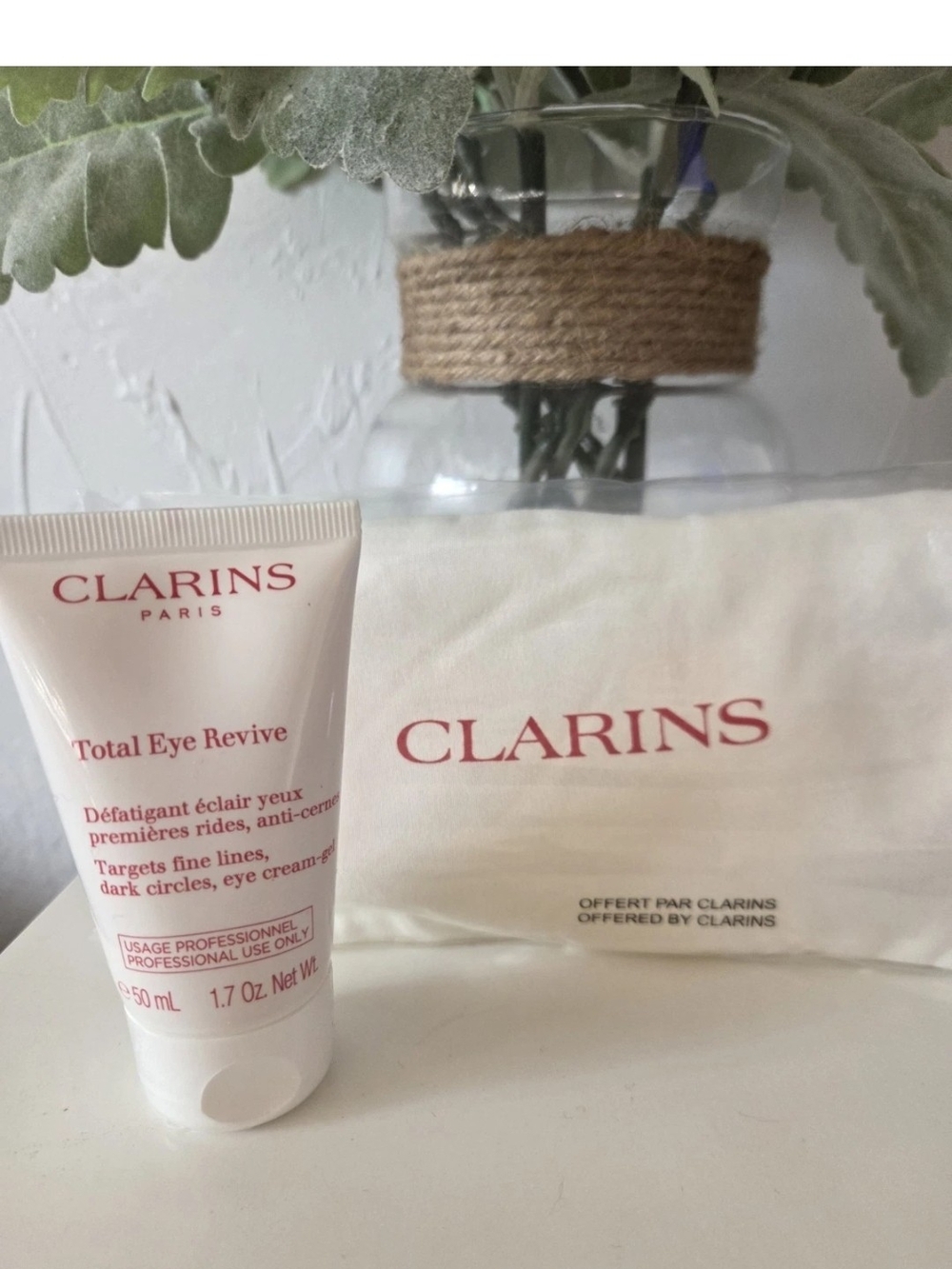 Clarins Total Eye Revive Eye Cream - White and Red Accents